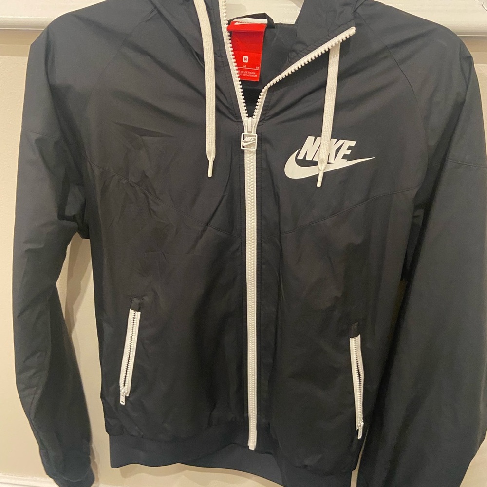 Women’s Nike black and white windbreaker jacket
